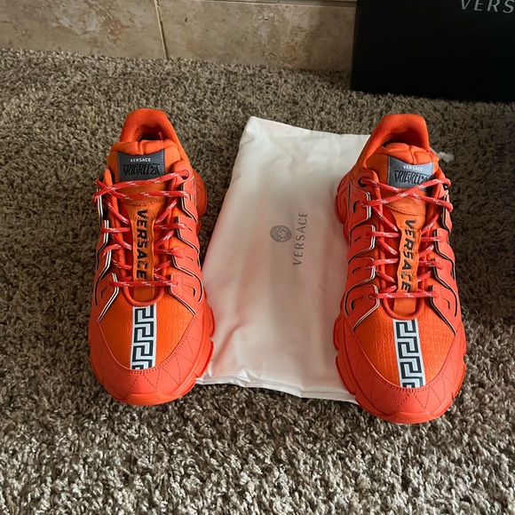 Versace - Picture 3 of 4